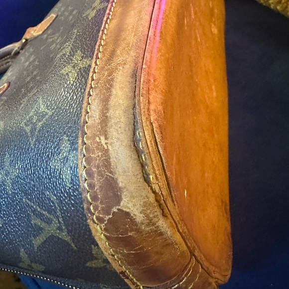 AUTHENTIC LOUIS VUITTON “Alma” purse - bottom damaged - Picture 14 of 16